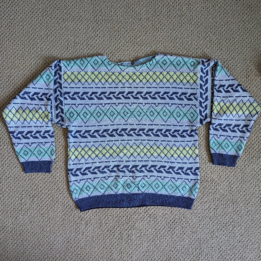 Vintage sweater with a geometric pattern, size Medium
